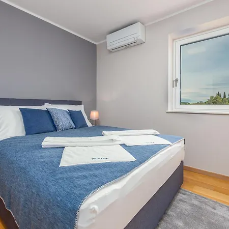 Apartment Front In With Wifi Mrljane
