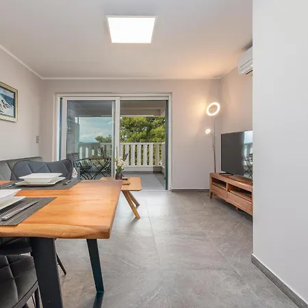 Front In With Wifi Apartment *